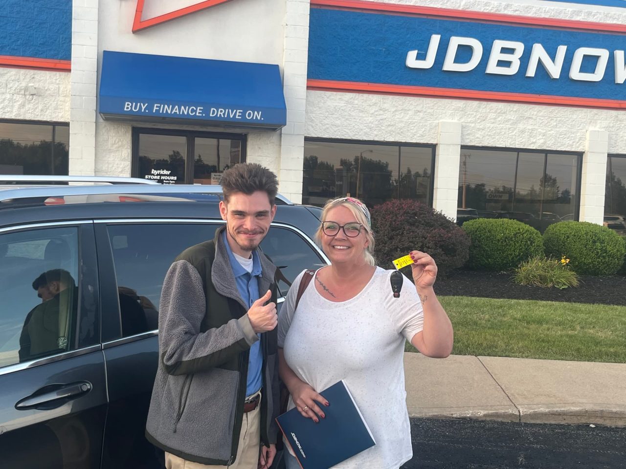 Byrider Mansfield customer and salesperson beside their used SUV at the Mansfield, Ohio dealership
